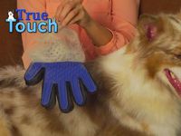 Перчатка для вычесывания шерсти домашних животных True Touch